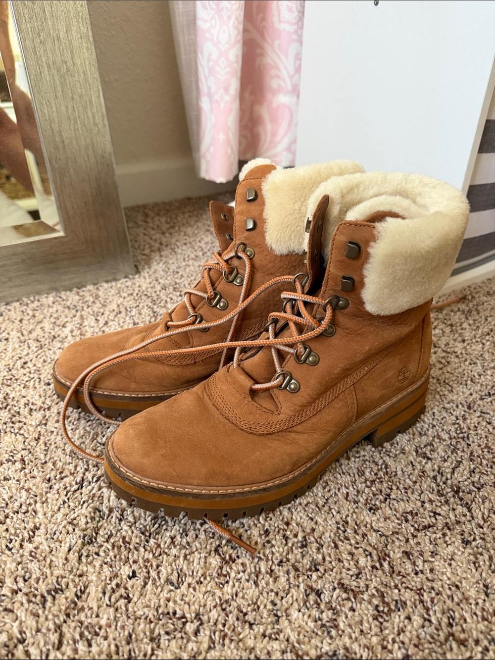 Timberland Women's Tan Suede Lace-Up Boots with Shearling Collar